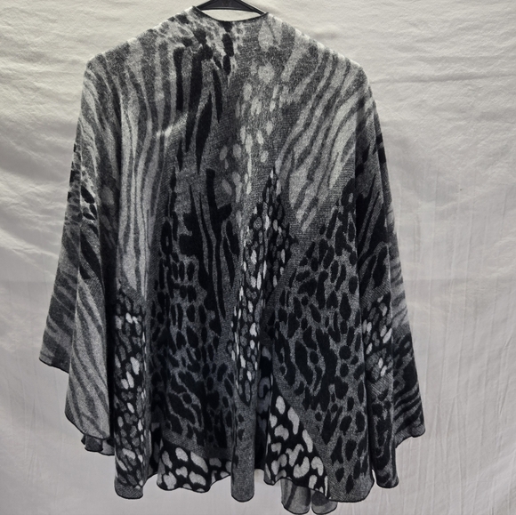 Rapti 100% Cashmere Reversible Buckle Shawl New with Tags - Picture 4 of 4